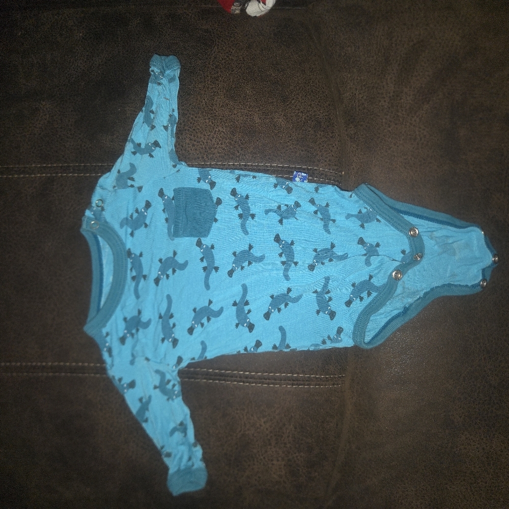 Kickee onsie